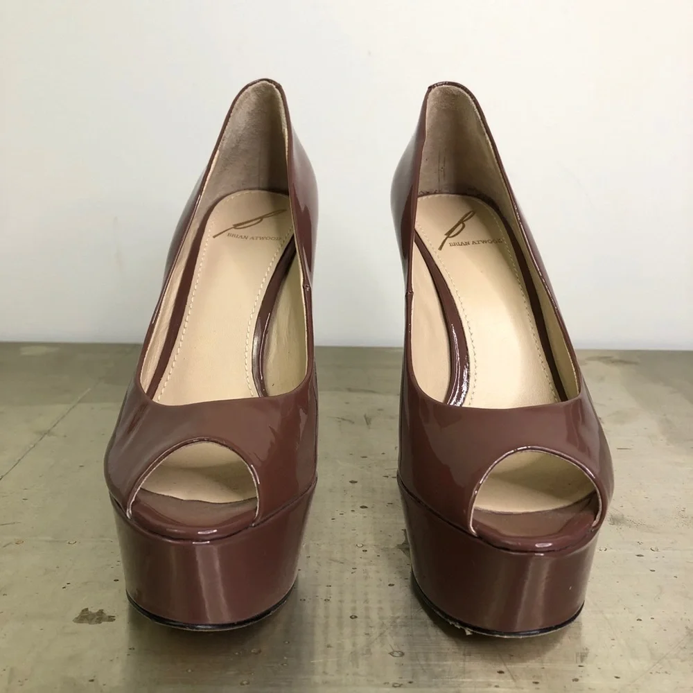 B Brian Atwood excellent nearly